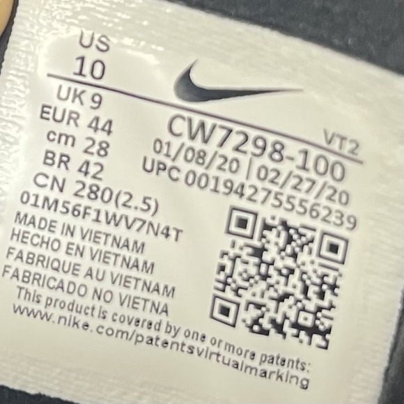 Nike Sneakers Mens 10 Air Max 270 React CW7298-100 Gold Athletic‎ Running Shoes - Picture 8 of 10